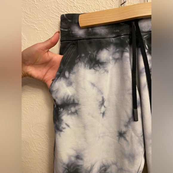 Lululemon sweatpants - Picture 3 of 7